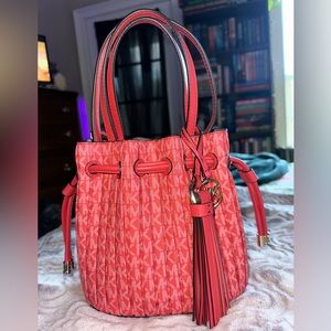 Michael Kors Willa Bucket Bag